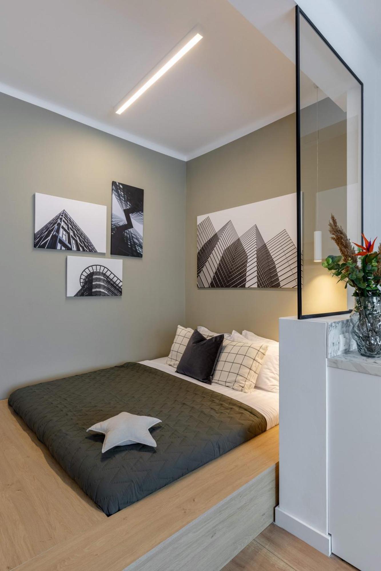Modern On Historic Calea Victoriei
