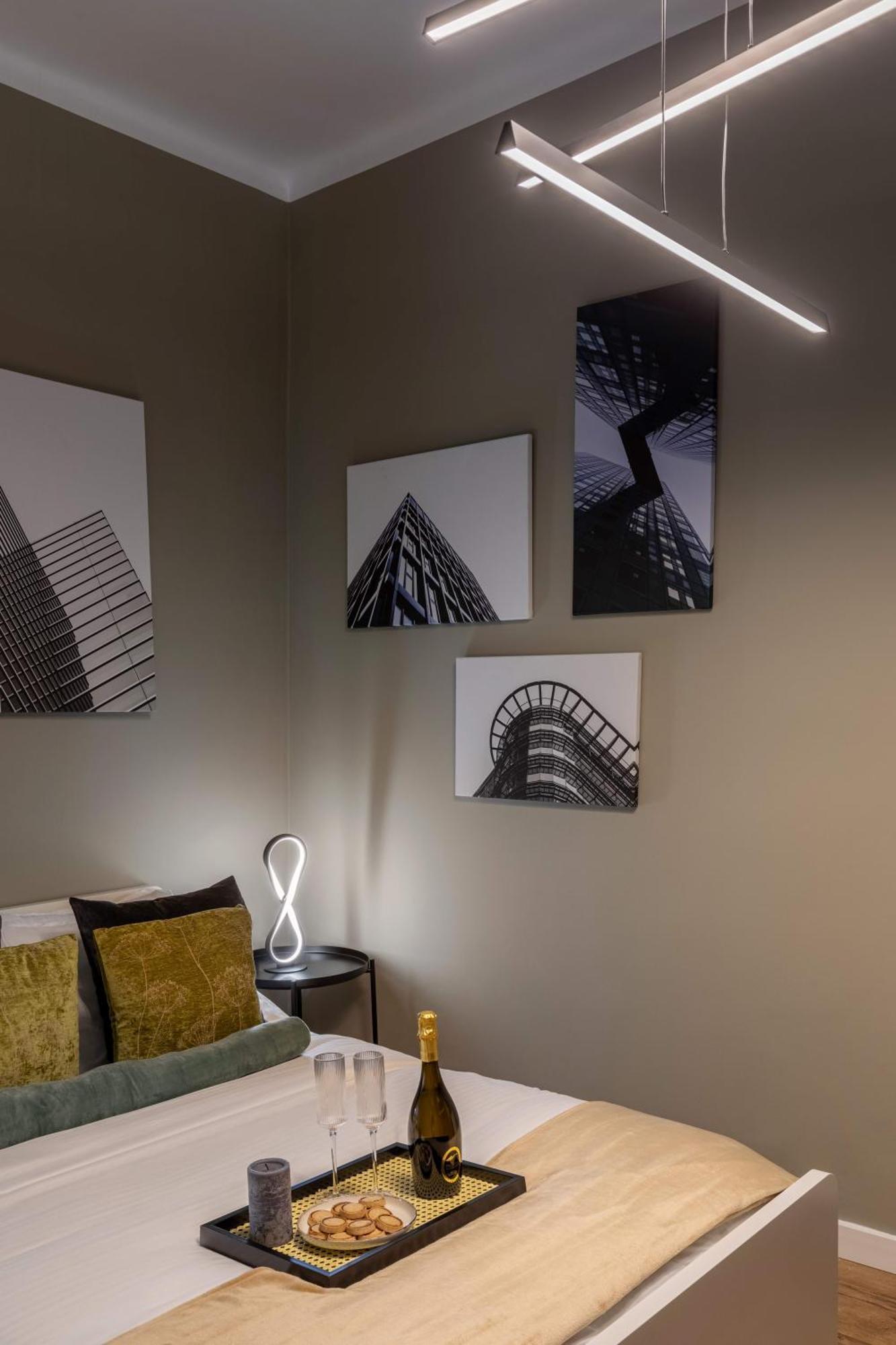 Modern On Historic Calea Victoriei Apartment *